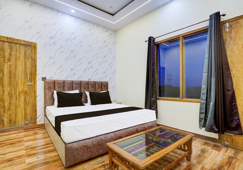 Hotel O J V Courtyard