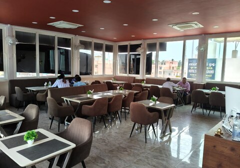 Parampara Hotel & Restaurant