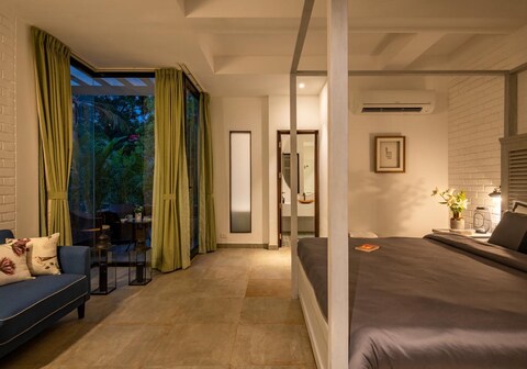 Saxofon Villa- Your Cool Pool Library & Genset