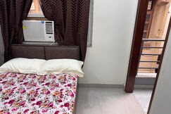 Comfortable   peaceful stay in flat room wise, Delhi Comfortable   peaceful stay in flat room wise, Delhi