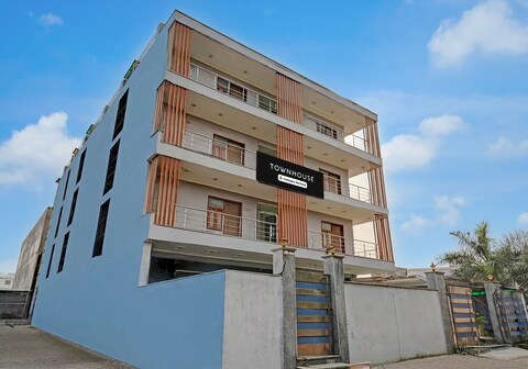 Townhouse Sector 122 Noida Formerly Anvi Inn