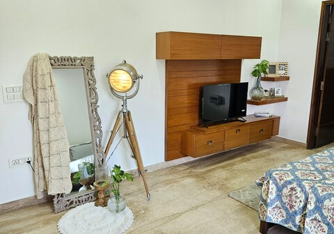 Alluring Affluent Artistic Home in Vasant Kunj