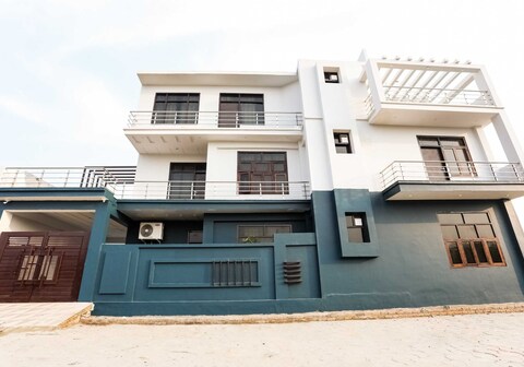 Hotel 83093 O Royal Inn