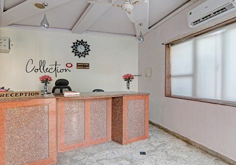 Collection O Premier Near Hazratganj