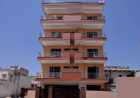 Collection O by OYO HOTEL DLF PHASE-4 MG ROAD