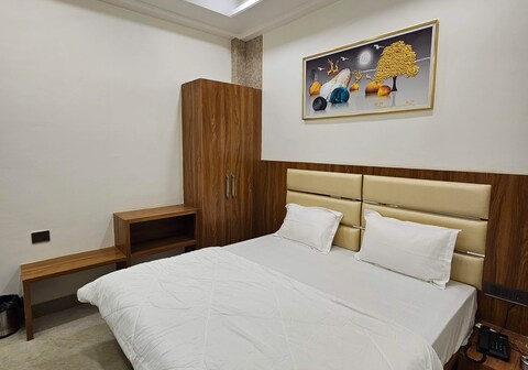 The Mor Mukut INN