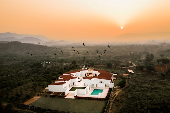 Guldaar  A Luxury Forest Retreat