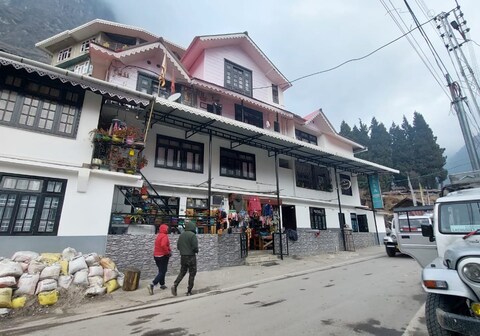 Goo Lachung Shela Inn