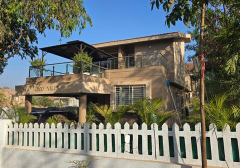 Coco Villa with Private Pool, Karjat