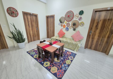 Jubels Inn | Swimming Pool & Restaurant | VIP Road