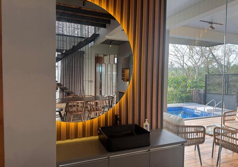 Ohstayz Casa Vista | Luxury Pool Villa near Athirappilly