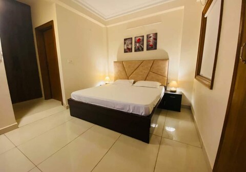 Elegante 1 Bedroom Kitchen Luxury Stay in Noida