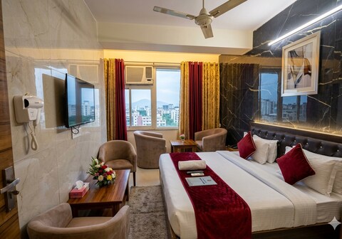 Hotel SPS 2 Min Walk From Kaushambi Metro Station