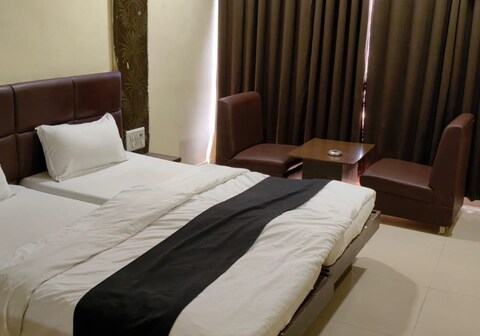 Hotel Raj - Surat
