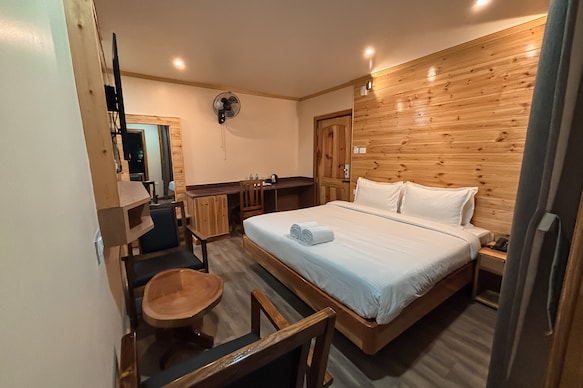 Woodbine Shillong |Lift|Restaurant|Parking| 2 Mins From Golf Link 