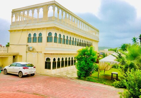 Hotel O The Takhatgarh Resort