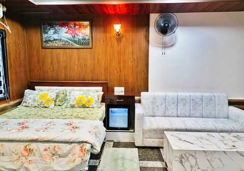 Black Bird Hotel And Restaurant