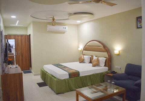 HOTEL VAIDYA REGENCY AND MANUHAR RESTAURANT