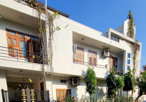 Magenta Retreat | Peaceful Luxury