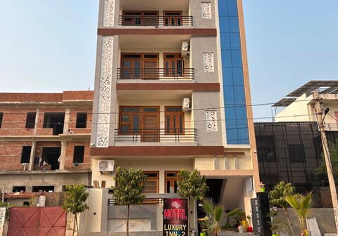 Hotel O Luxury Inn - 2