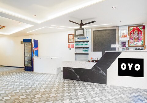 Hotel O SR & Guest House 2