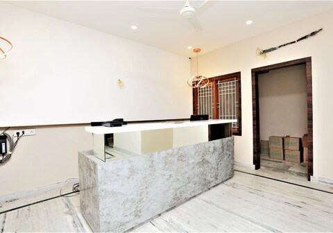 Hotel The Blue Moon Inn,Katora Talab