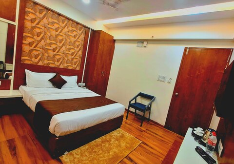 Hotel Comfort Inn Shikrapur