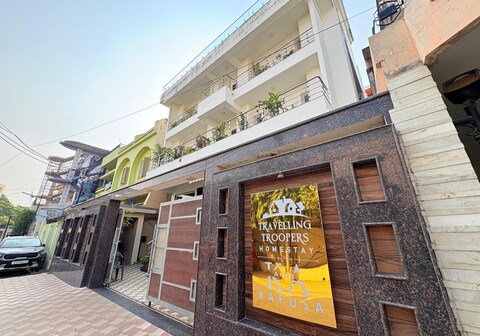 Travelling Troopers | Entire 3 BHK Apartment