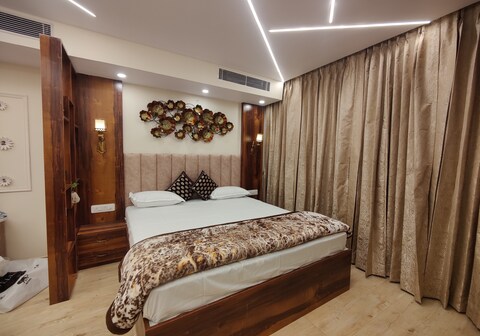 Gold lush - A Luxury Experience