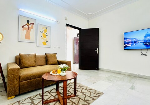 BluO Studio - Defence Colony - BathTub, Kitchen