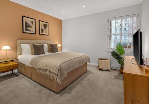 Be London QUEEN SQUARE