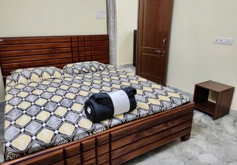 Home to explore- Food, History & Shopping