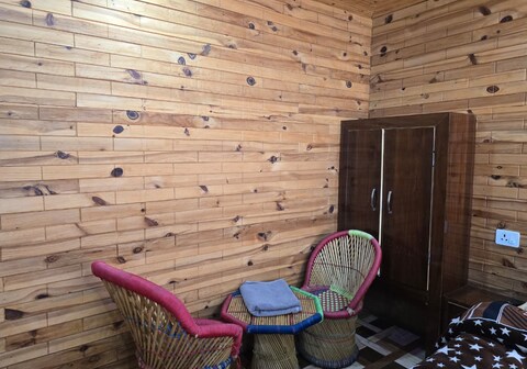 Aakarsh Homestay | Pahadi Food Hub