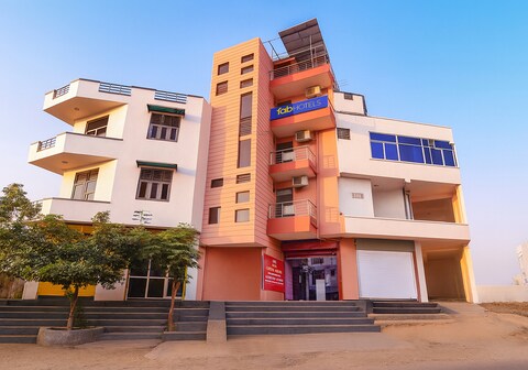 FabHotel Capitol Square