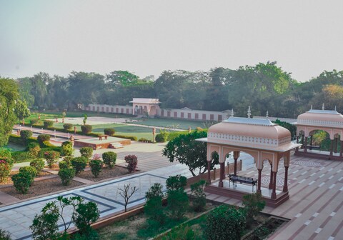 Umaid Palace - A Lakeside Resort - 25 minutes to Mehandipur Balaji & Chand Baori Abhaneri