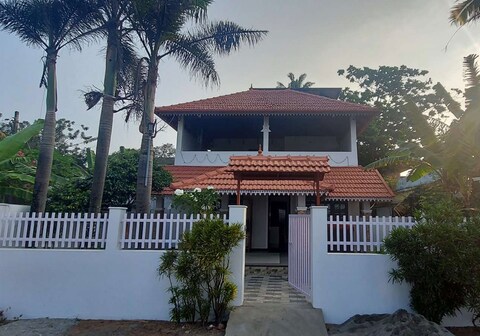 Happy Seas Beach Villa