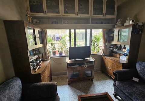 1BHK AC Apt. with shared Kitchen and Living Room Spaces in Chakraberia Ballygunge