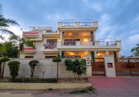 Shades of Winter - A Modern Chic 3BHK Apartment