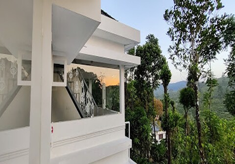 The White Vivid Homestay kuttikanam