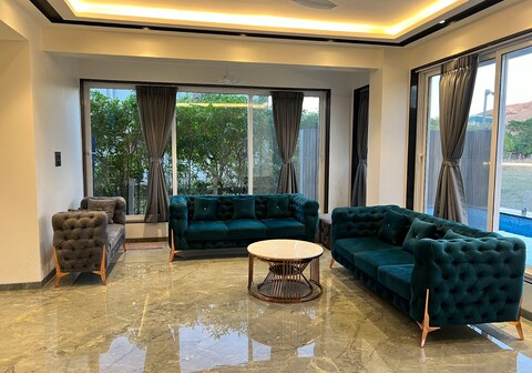 S2 Premium Villa Igatpuri 4BHK- Heated Jacuzzi, bathtub and Infinity Pool