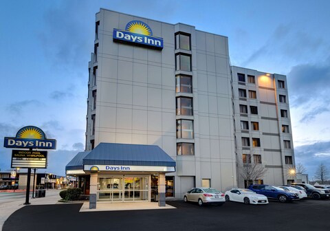 Days Inn by Wyndham Niagara Falls Near The Falls