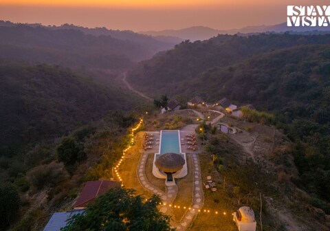 StayVista at Palaash @ Artisanal Heights W/ Jacuzzi And Infinity Pool