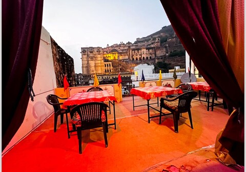 Hotel The Palace View And Restaurant