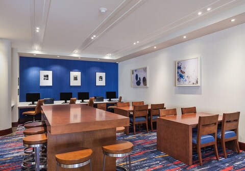 Holiday Inn Express and Suites Fisherman's Wharf