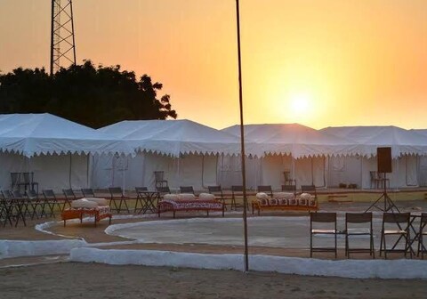 THE GOLDEN DESERT CAMP