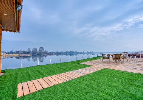 JEWEL OF KASHMIR HERTIAGE GROUP OF HOUSEBBOATS
