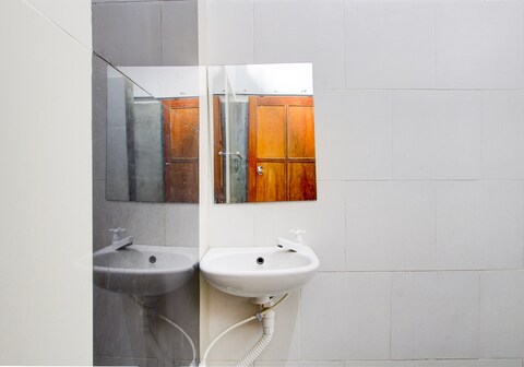 Capital O 94274 Homestay Balimoelih