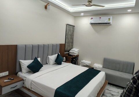 S Square Royale Hotel