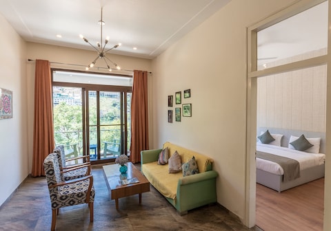 Sojourn By The Lake, Boutique Hotel in Bhimtal