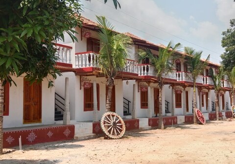 Kumudapuram village resort